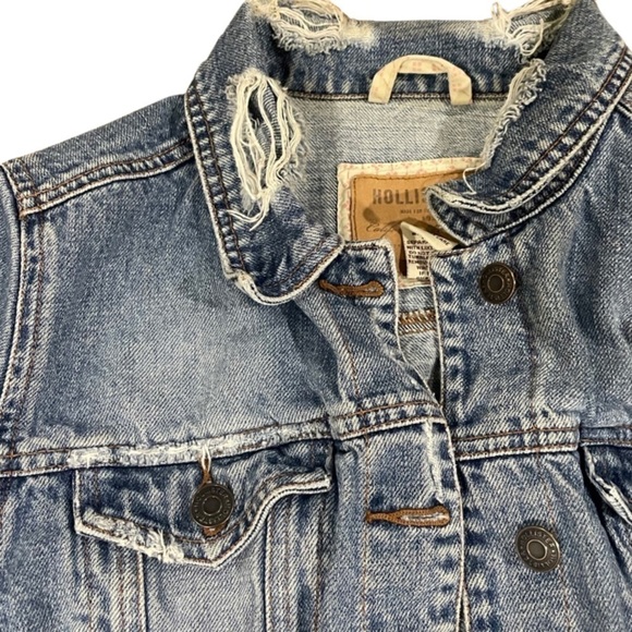 Hollister denim jacket for women, size L. Distressed and frayed. Cute! - Picture 4 of 4